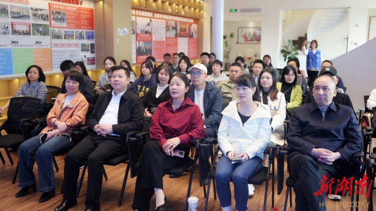 南宫NG28官网常识点亮将来陪同保护花开 “贴心书桌”公益项目第二期意愿者培训举(图1)