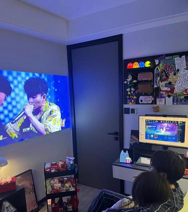 南宫NG28官网浙江一95后伉俪因太会安插走红把8m²书房改成双人电竞房超赞(图2)